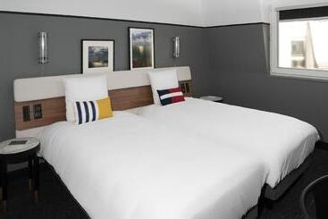 Отель Mercure Caen Centre Port De Plaisance