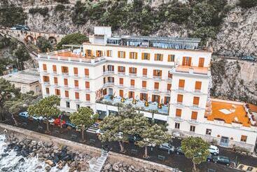 ホテル La Bussola