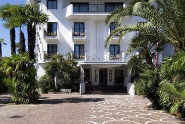 Parc Hotel Flora S