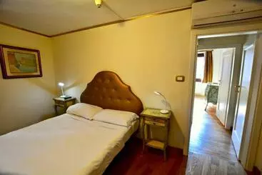 هتل La Fenice Et Des Artistes