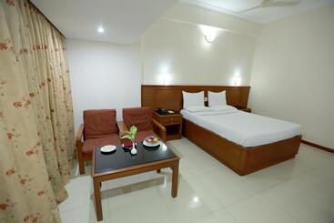 هتل Breeze Residency