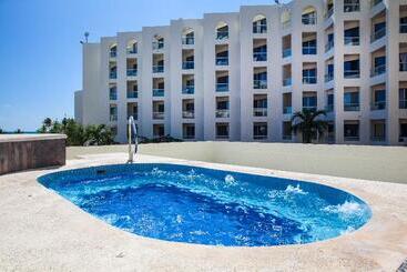 Hotel Aquamarina Beach Resort