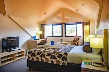 Highlander Hotel & Apartments