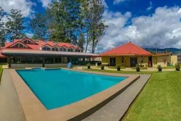 Highlander Hotel & Apartments