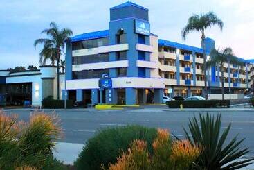 فندق Capri Suites Anaheim