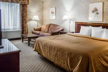 ホテル Ramada By Wyndham Bel Aire Erie