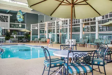 ホテル Ramada By Wyndham Bel Aire Erie