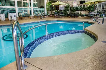 فندق Ramada By Wyndham Bel Aire Erie