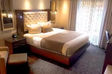 Eden Resort And Suites, Bw Premier Collection