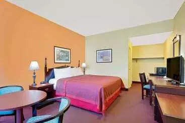 Отель Days Inn By Wyndham Waynesboro