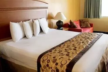 בית מלון כפרי Americas Best Value Inn At&t Center