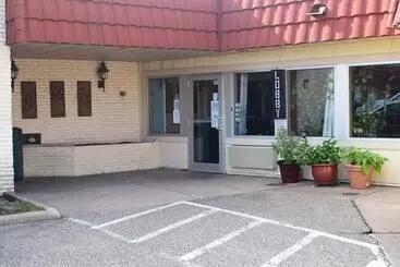 فندق على الطريق Regency Inn And Suites