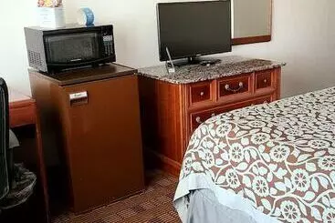 Отель Days Inn By Wyndham Holland