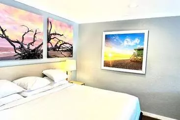 בית מלון כפרי Days Inn By Wyndham Pensacola Historic Downtown