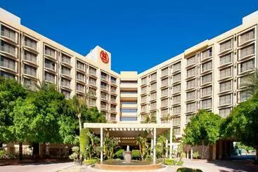 בית מלון כפרי Sheraton Crescent