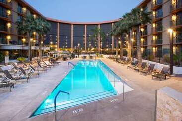 فندق Embassy Suites By Hilton Phoenix Biltmore