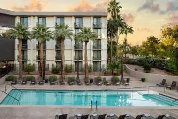 Hotel Embassy Suites By Hilton Phoenix Biltmore