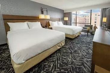 هتل Doubletree By Hilton Jamestown