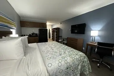 Hotelli Hometowne Studios By Red Roof & Conference Center Cortland