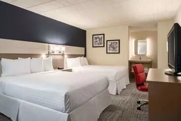 Отель Ramada By Wyndham Indiana
