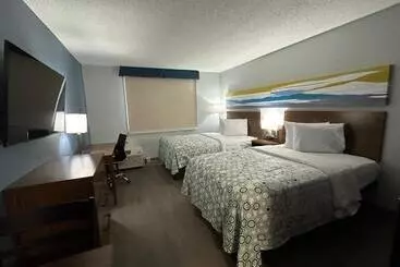 فندق Hometowne Studios By Red Roof & Conference Center Cortland