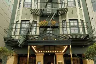 בית מלון כפרי Inn At The Opera