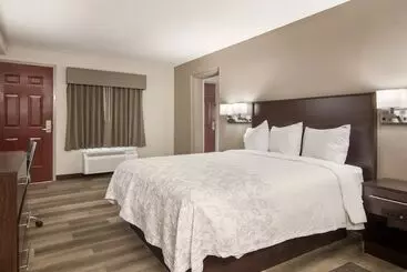 호텔 Red Roof Inn Plus & Suites Erie