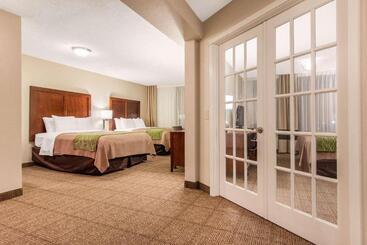 هتل Comfort Inn & Suites Omaha Central