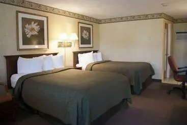 호텔 Quality Inn Breeze Manor