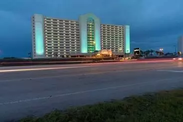 Radisson Suite Hotel Oceanfront