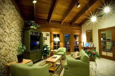 Park Shore Resort By Sunstream