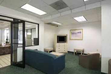 ホテル Americas Best Value Inn & Suites