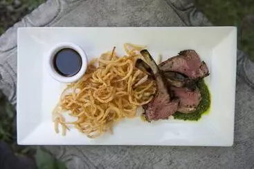 בית מלון כפרי Knob Hill Inn