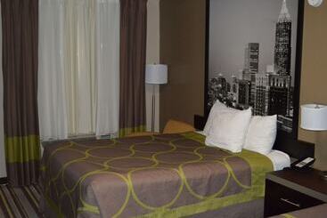 فندق على الطريق Super 8 By Wyndham Stockbridge