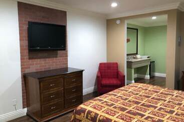 مُتل American Inn & Suites Lax