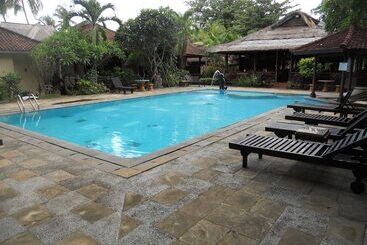 בית מלון כפרי Bali Lovina Beach Cottages