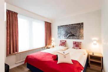 Otel Le Petit Charmeinn