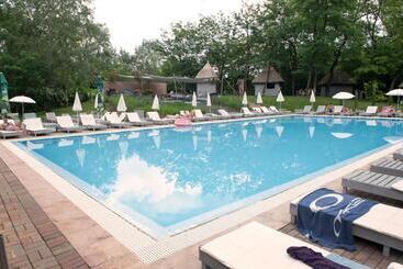 فندق Varga Tanya