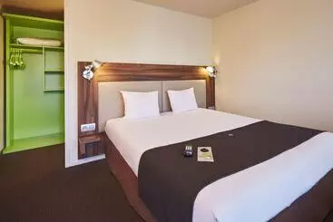 בית מלון כפרי Campanile Melun Sénart