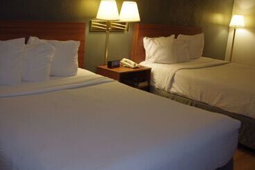 בית מלון כפרי Days Inn By Wyndham El Paso