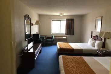 酒店 Denison Inn & Suites