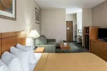 בית מלון כפרי Quality Inn At Collins Road Cedar Rapids