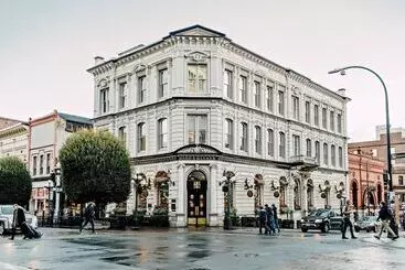 فندق Dashwood Manor Seaside Bed & Breakfast