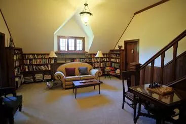 Отель Wedgwood Manor And Glamping Retreat