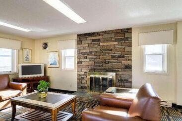 Otel West Springfield Hwy 5