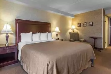 هتل Quality Inn & Suites Bay Front