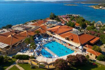 هتل Club Resort Atlantis