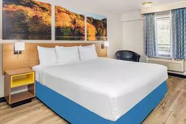 Отель Days Inn By Wyndham Spartanburg Waccamaw