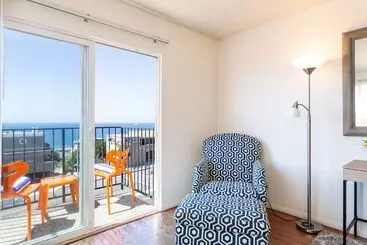 هتل The Sea View Inn At The Beach