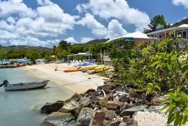 Catamaran Hotel Marina